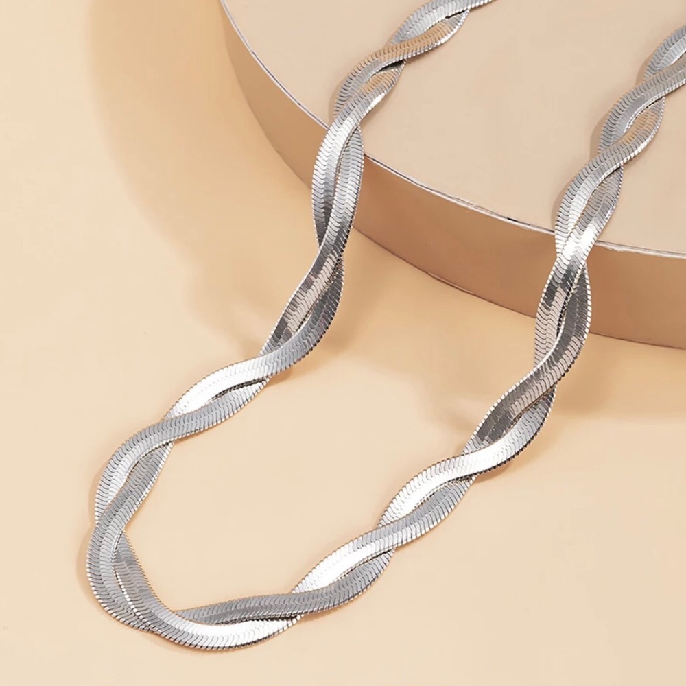✨✨Twist  Silver Snake Necklace✨✨ - Picture 4 of 5